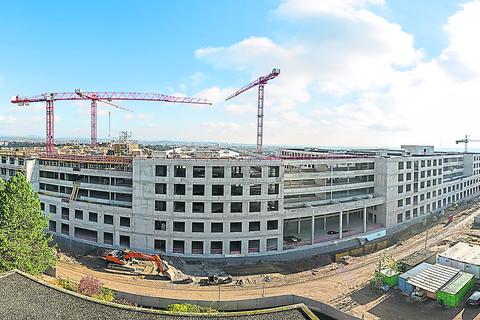 Neue HSK in Wiesbaden: Rohbau steht - Joho-Abriss hat begonnen
